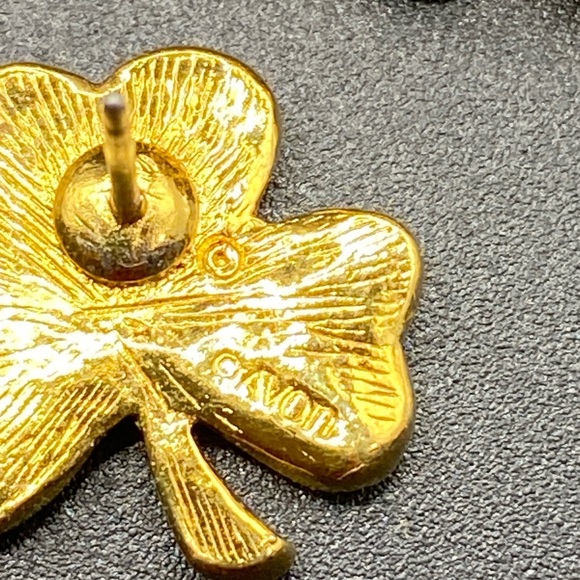 AVON Gold & Green Shamrock Vintage Pierced Earrings - Picture 7 of 8